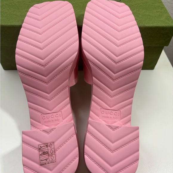 Gucci Rubber Gucci Logo Printed Mules Sandals Slide - Picture 7 of 13